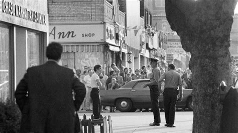 Har du sett Dog Day Afternoon och vill du upptäcka en verklig berättelse om bankrån och kärlek?